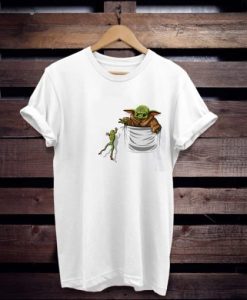 Pocket Baby Yoda Hunting Frog Star Wars t shirt